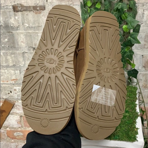 NIB UGG Classic Short Boot 2 Chestnut - Picture 5 of 7